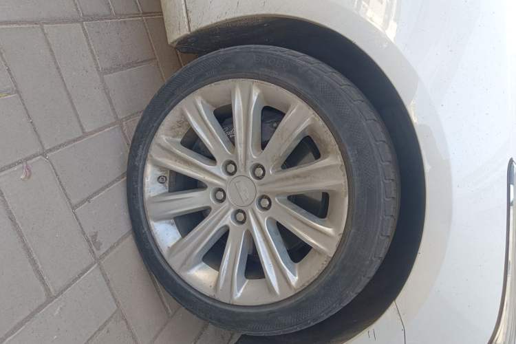 Used Cadillac ATS-L 2016 28T Tech Edition Right Front Wheel Hub