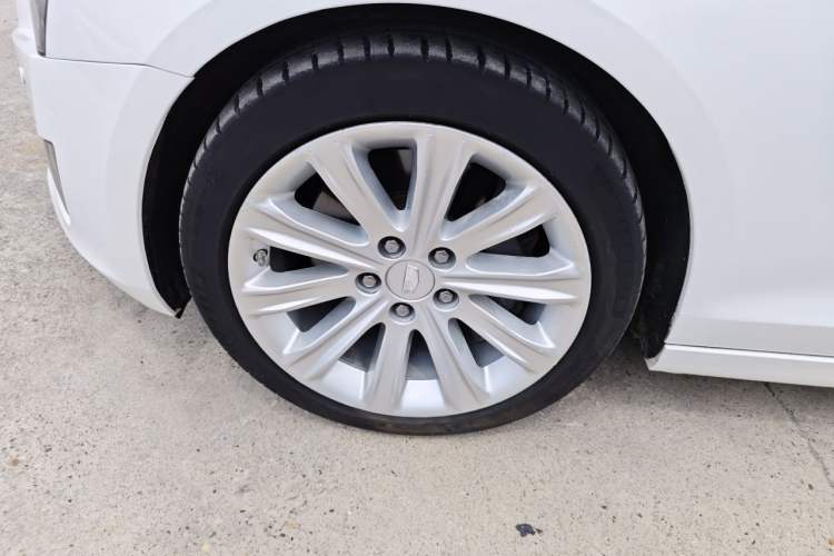 Used Cadillac ATS-L 2016 28T Tech Edition Right Front Wheel Hub