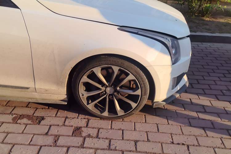 Used Cadillac ATS-L 2016 28T Fashion Edition Right Front Wheel Hub