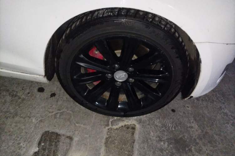 Used Cadillac ATS-L 2016 28T Tech Edition Right Front Wheel Hub