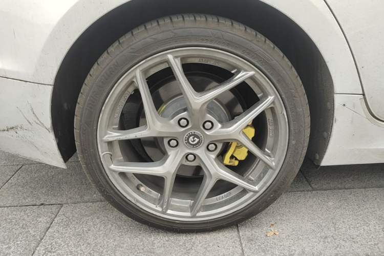 Used Cadillac ATS-L 2016 28T Tech Edition Right Rear Wheel Hub