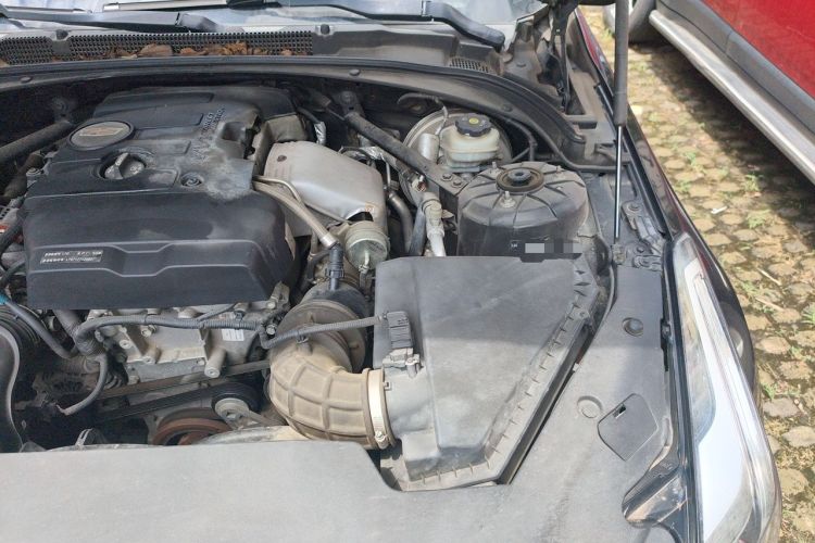 Used Cadillac ATS-L 2017 28T Tech Edition Engine Bay Left