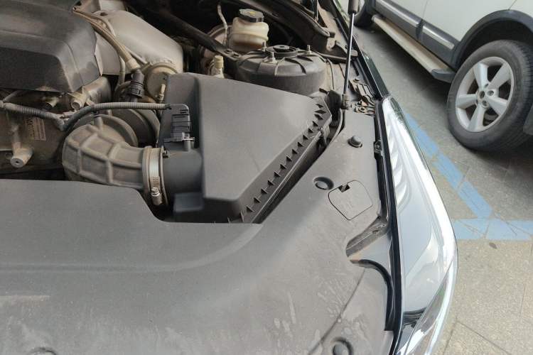 Used Cadillac ATS-L 2017 28T Tech Edition Engine Bay Left
