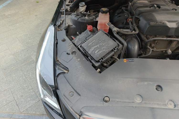 Used Cadillac ATS-L 2017 28T Tech Edition Engine Bay Right
