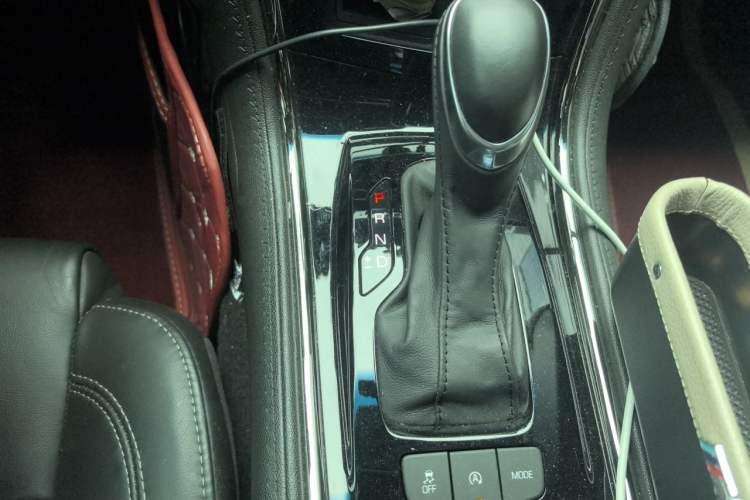 Used Cadillac ATS-L 2017 28T Fashion Edition Gear Lever