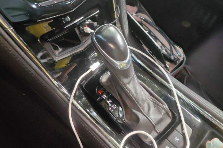 Used Cadillac ATS-L 2017 28T Fashion Edition Gear Lever