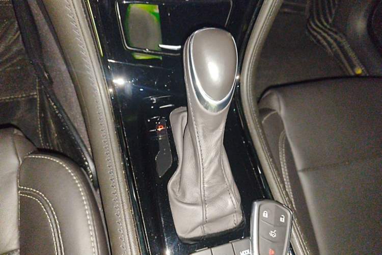 Used Cadillac ATS-L 2017 28T Fashion Edition Gear Lever