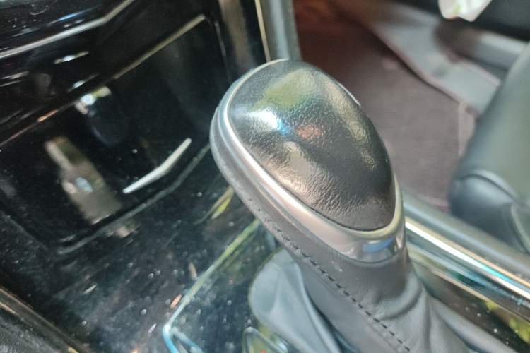 Used Cadillac ATS-L 2017 28T Fashion Edition Gear Lever
