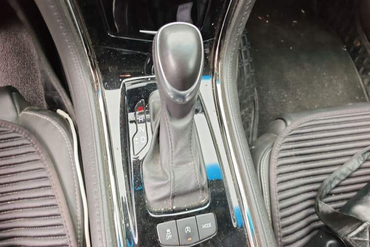 Used Cadillac ATS-L 2017 28T Fashion Edition Gear Lever