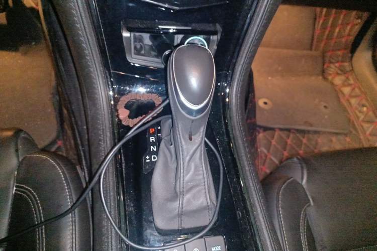 Used Cadillac ATS-L 2017 28T Fashion Edition Gear Lever