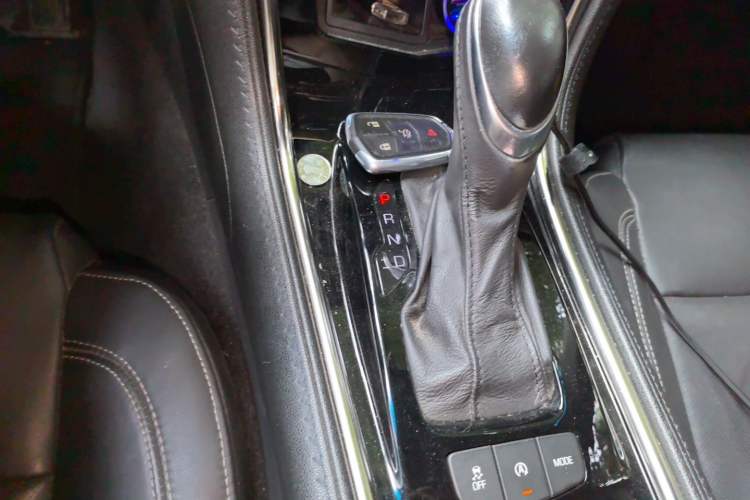 Used Cadillac ATS-L 2017 28T Fashion Edition Gear Lever