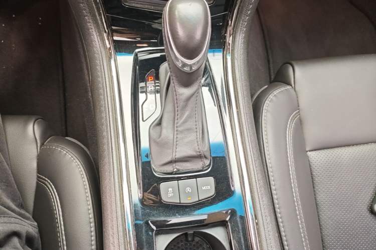 Used Cadillac ATS-L 2017 28T Tech Edition Gear Lever