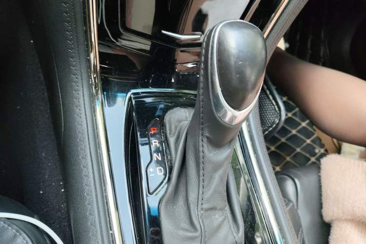 Used Cadillac ATS-L 2017 28T Fashion Edition Gear Lever