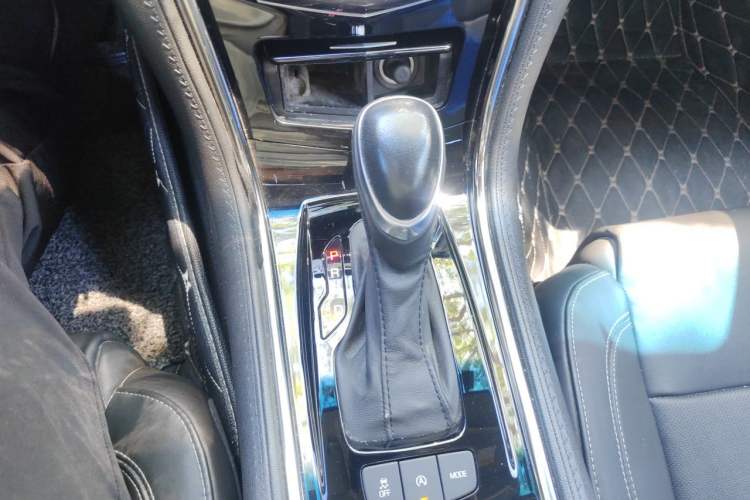 Used Cadillac ATS-L 2017 28T Fashion Edition Gear Lever