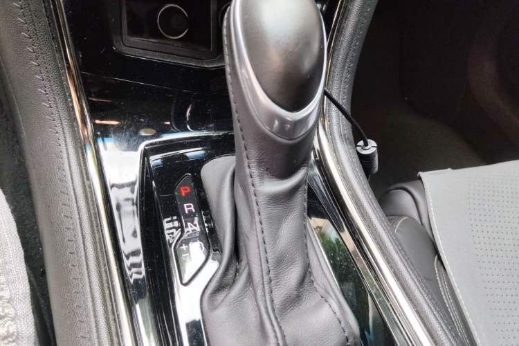 Used Cadillac ATS-L 2017 28T Tech Edition Gear Lever