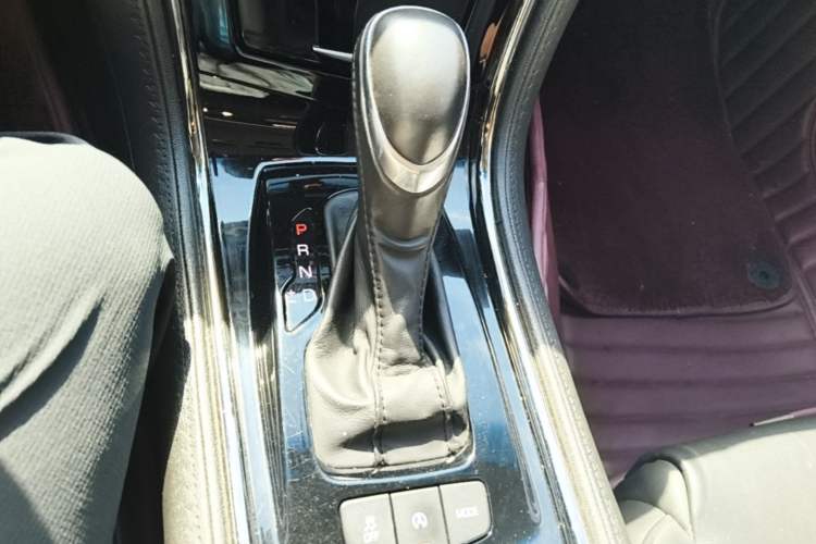 Used Cadillac ATS-L 2017 28T Fashion Edition Gear Lever