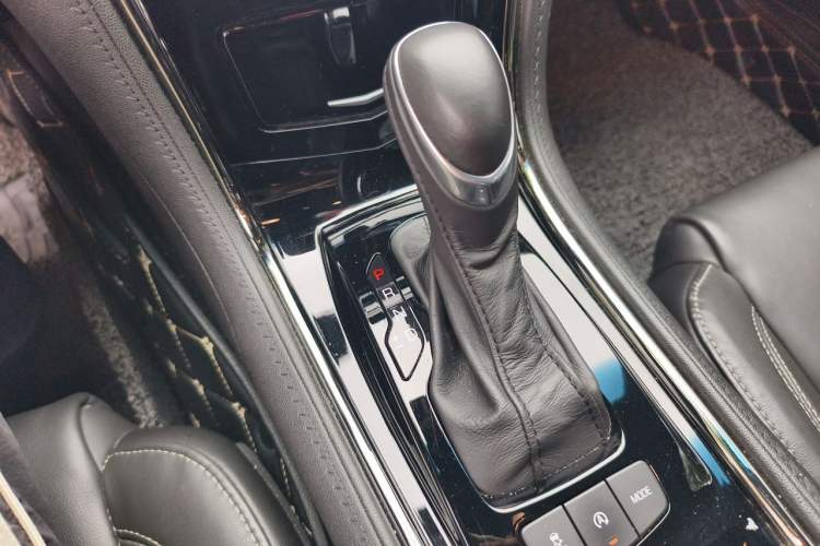 Used Cadillac ATS-L 2017 28T Fashion Edition Gear Lever