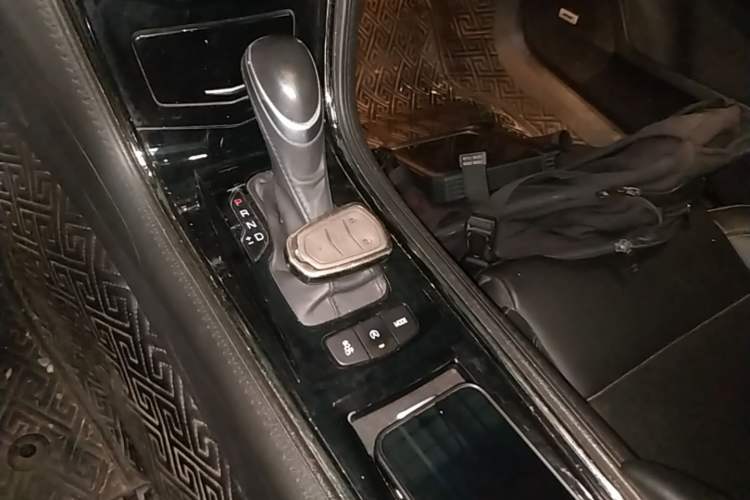 Used Cadillac ATS-L 2017 28T Fashion Edition Gear Lever