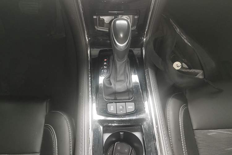 Used Cadillac ATS-L 2017 28T Tech Edition Gear Lever