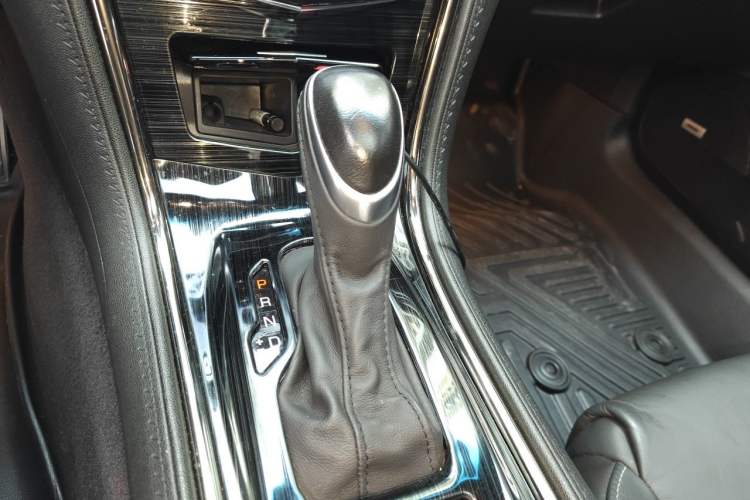 Used Cadillac ATS-L 2017 28T Fashion Edition Gear Lever