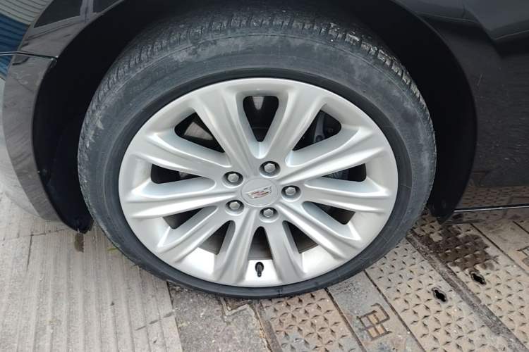 Used Cadillac ATS-L 2017 28T Tech Edition Left Front Wheel Hub