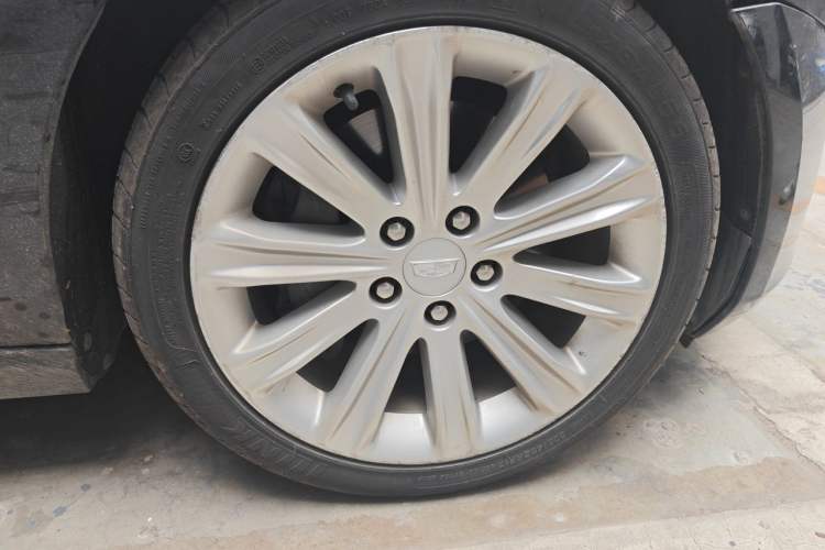 Used Cadillac ATS-L 2017 28T Tech Edition Right Front Wheel Hub