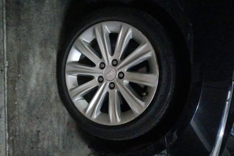Used Cadillac ATS-L 2017 28T Fashion Edition Right Front Wheel Hub