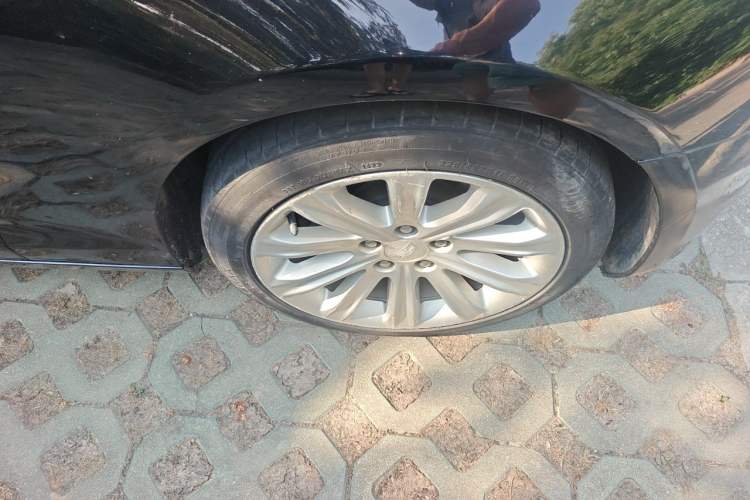 Used Cadillac ATS-L 2017 28T Tech Edition Right Front Wheel Hub