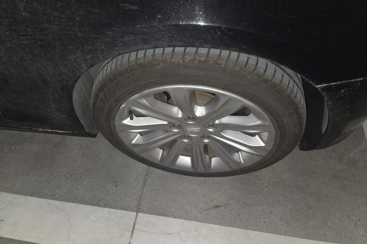 Used Cadillac ATS-L 2017 28T Tech Edition Right Front Wheel Hub