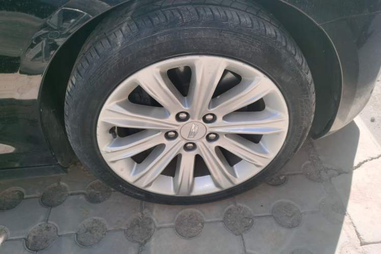 Used Cadillac ATS-L 2017 28T Tech Edition Right Front Wheel Hub