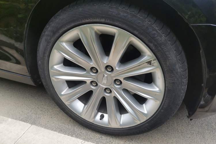 Used Cadillac ATS-L 2017 28T Tech Edition Right Front Wheel Hub