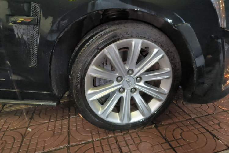 Used Cadillac ATS-L 2017 28T Tech Edition Right Front Wheel Hub