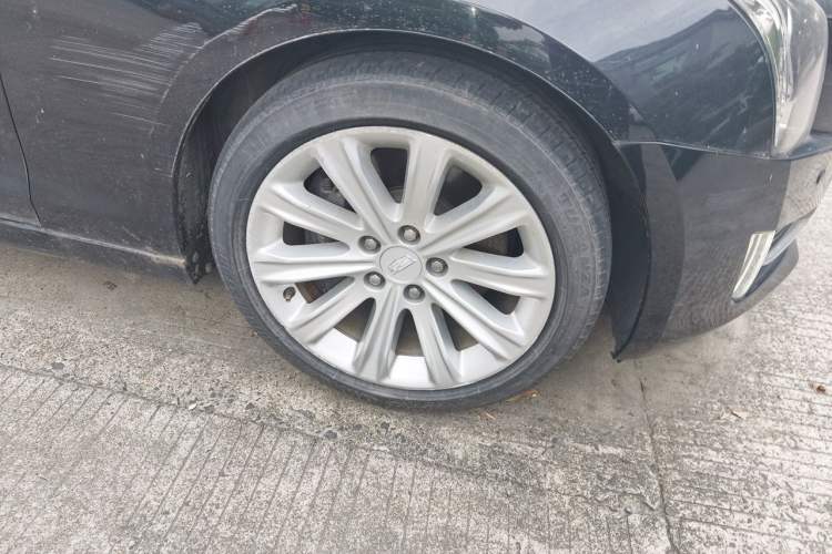 Used Cadillac ATS-L 2017 28T Tech Edition Right Front Wheel Hub