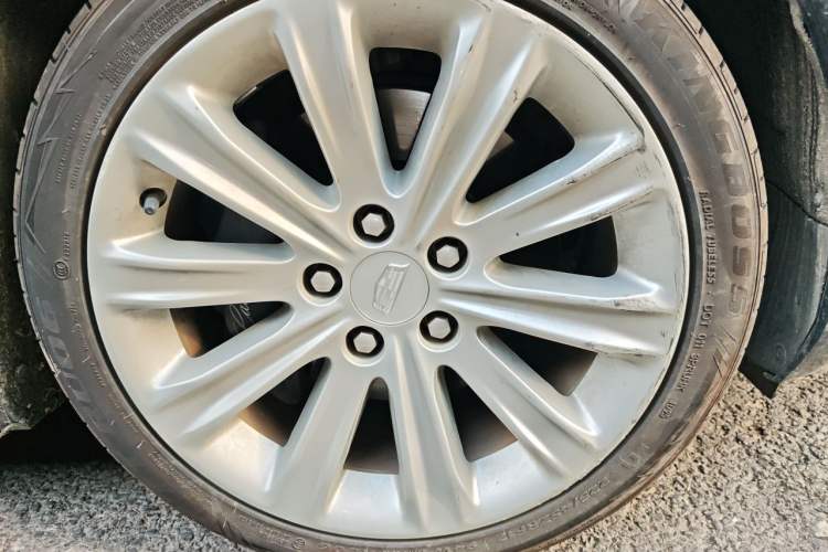 Used Cadillac ATS-L 2017 28T Fashion Edition Right Front Wheel Hub
