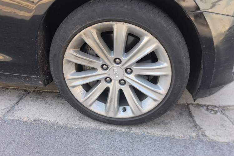 Used Cadillac ATS-L 2017 28T Tech Edition Right Front Wheel Hub