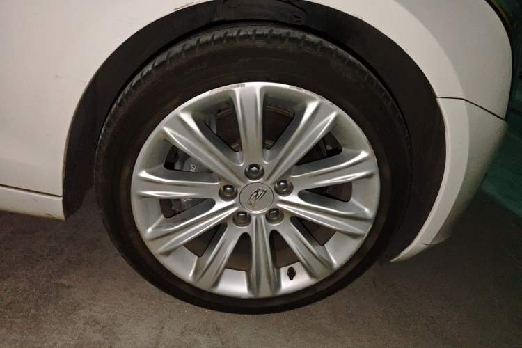 Used Cadillac ATS-L 2017 28T Tech Edition Right Front Wheel Hub