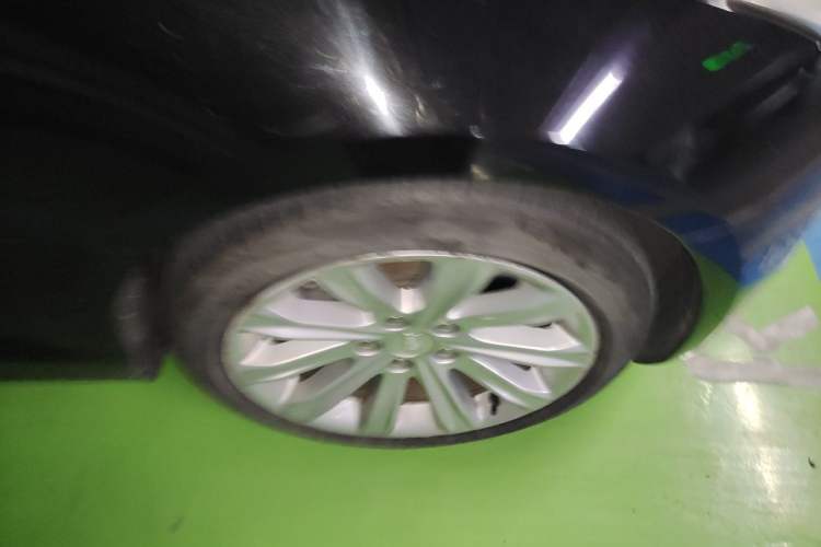 Used Cadillac ATS-L 2017 28T Fashion Edition Right Front Wheel Hub