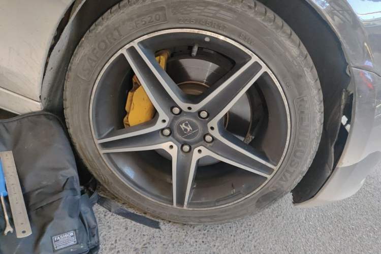 Used Cadillac ATS-L 2017 28T Tech Edition Right Front Wheel Hub