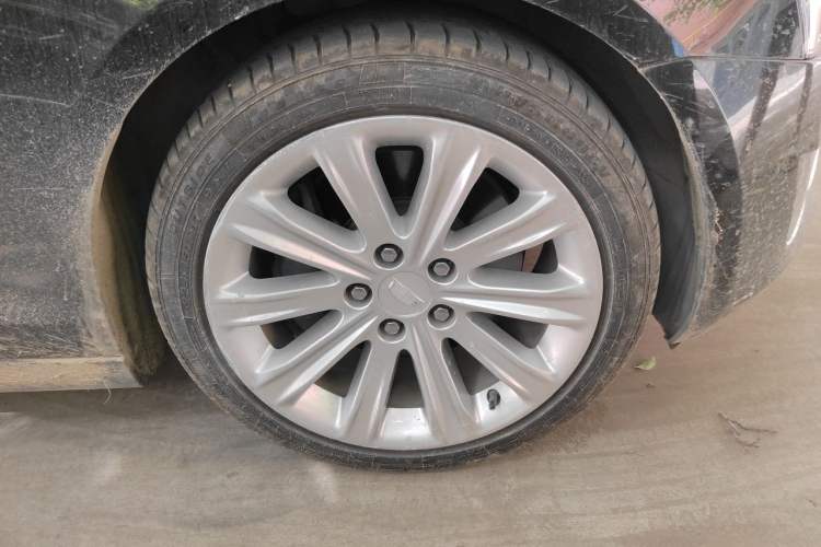 Used Cadillac ATS-L 2017 28T Tech Edition Right Front Wheel Hub