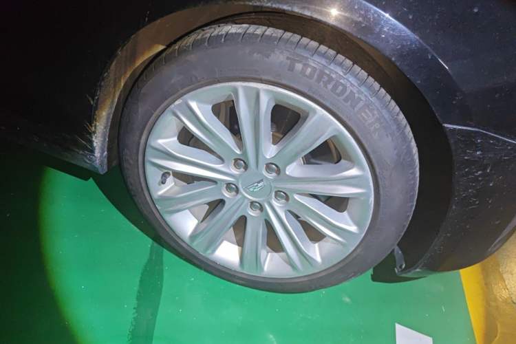 Used Cadillac ATS-L 2017 28T Tech Edition Right Front Wheel Hub