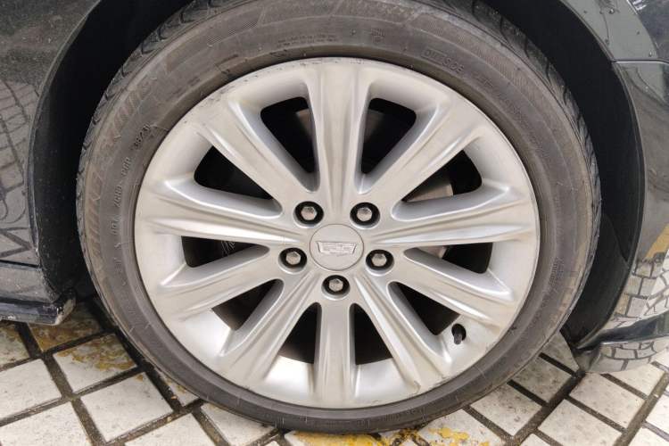 Used Cadillac ATS-L 2017 28T Tech Edition Right Front Wheel Hub