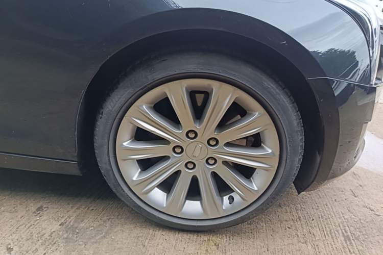 Used Cadillac ATS-L 2017 28T Tech Edition Right Front Wheel Hub