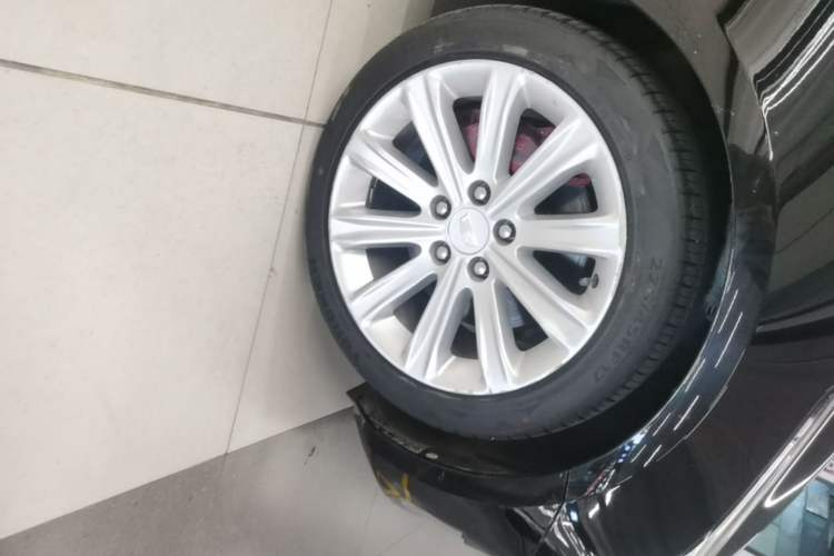 Used Cadillac ATS-L 2017 28T Fashion Edition Right Front Wheel Hub