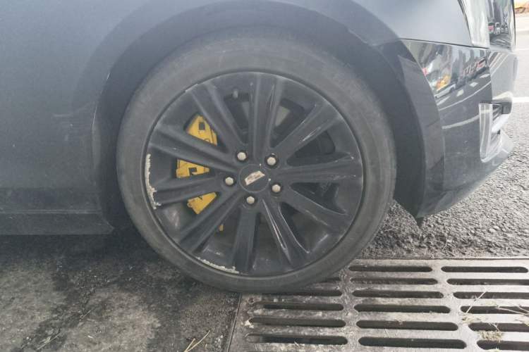 Used Cadillac ATS-L 2017 28T Fashion Edition Right Front Wheel Hub