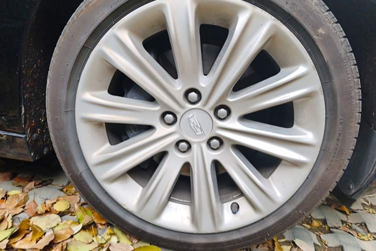 Used Cadillac ATS-L 2017 28T Tech Edition Right Front Wheel Hub