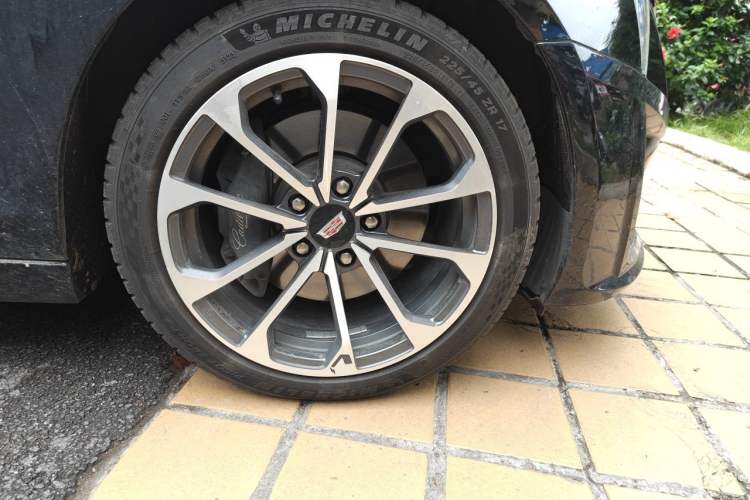 Used Cadillac ATS-L 2017 28T Fashion Edition Right Front Wheel Hub