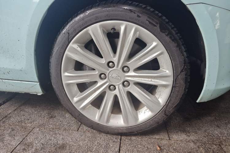 Used Cadillac ATS-L 2017 28T Tech Edition Right Front Wheel Hub
