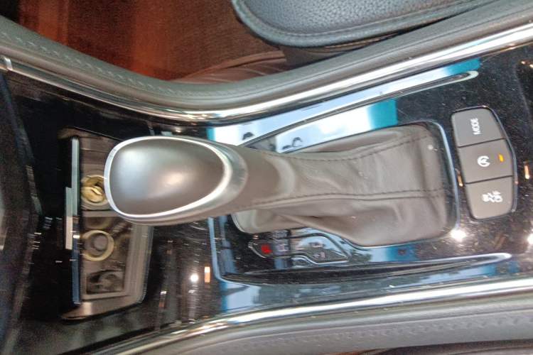 Used Cadillac ATS-L 2017 28T Tech Edition Gear Lever