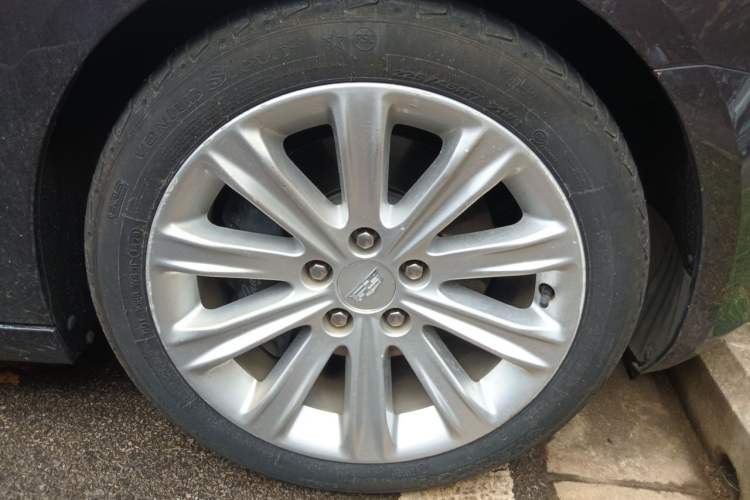 Used Cadillac ATS-L 2017 28T Tech Edition Right Front Wheel Hub