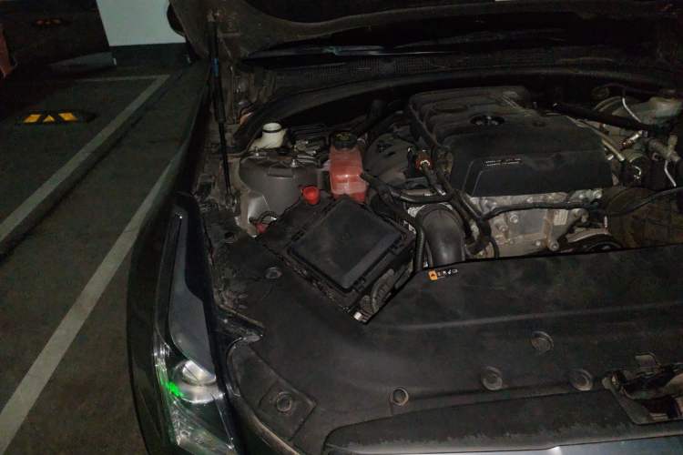 Used Cadillac ATS-L 2017 28T Tech Edition Engine Bay Right